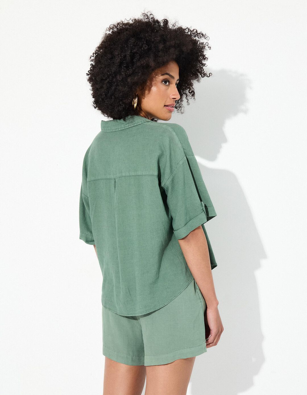 Camisa Curta com Linho, Mulher, Verde Escuro