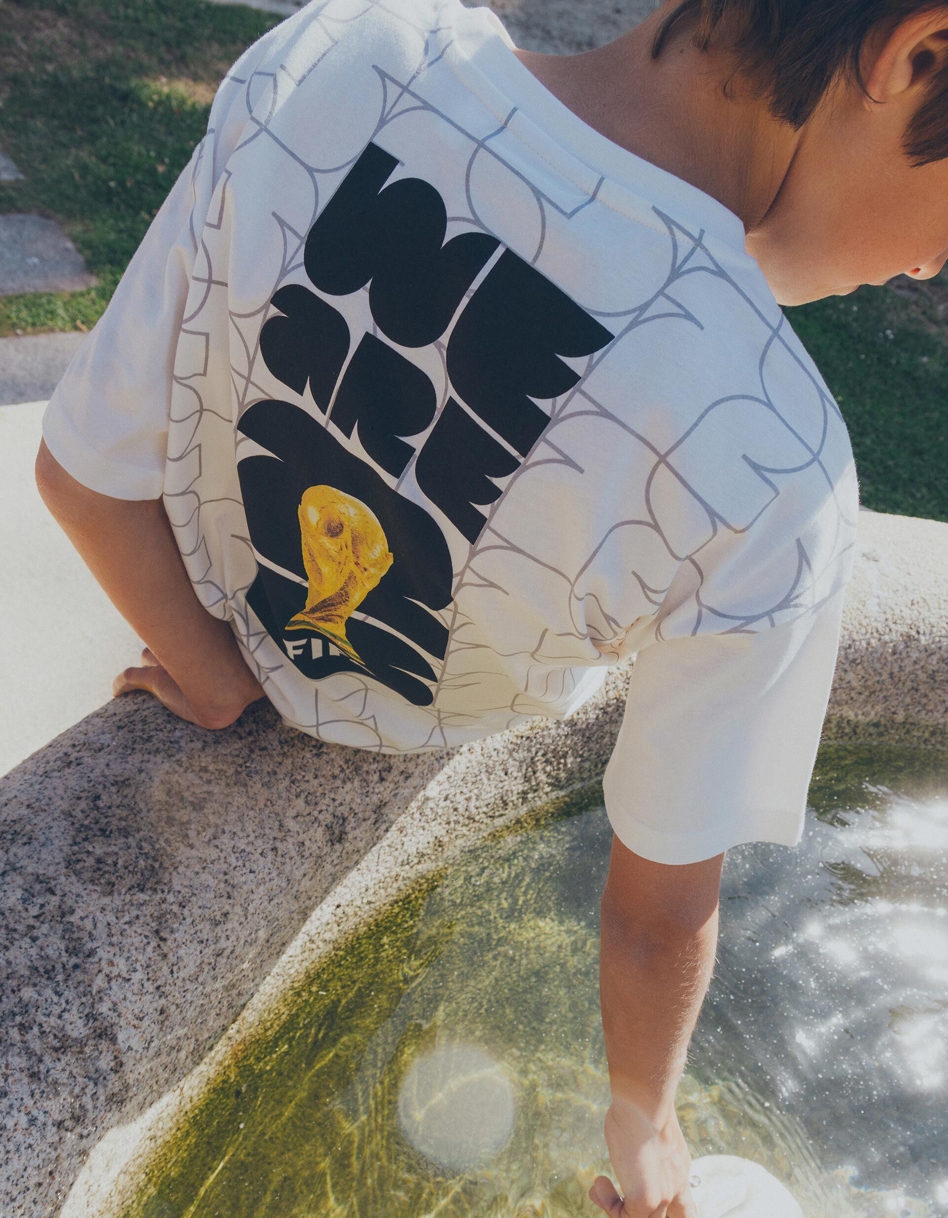 Comprar Online T-shirt 'FIFA', Menino, Branco