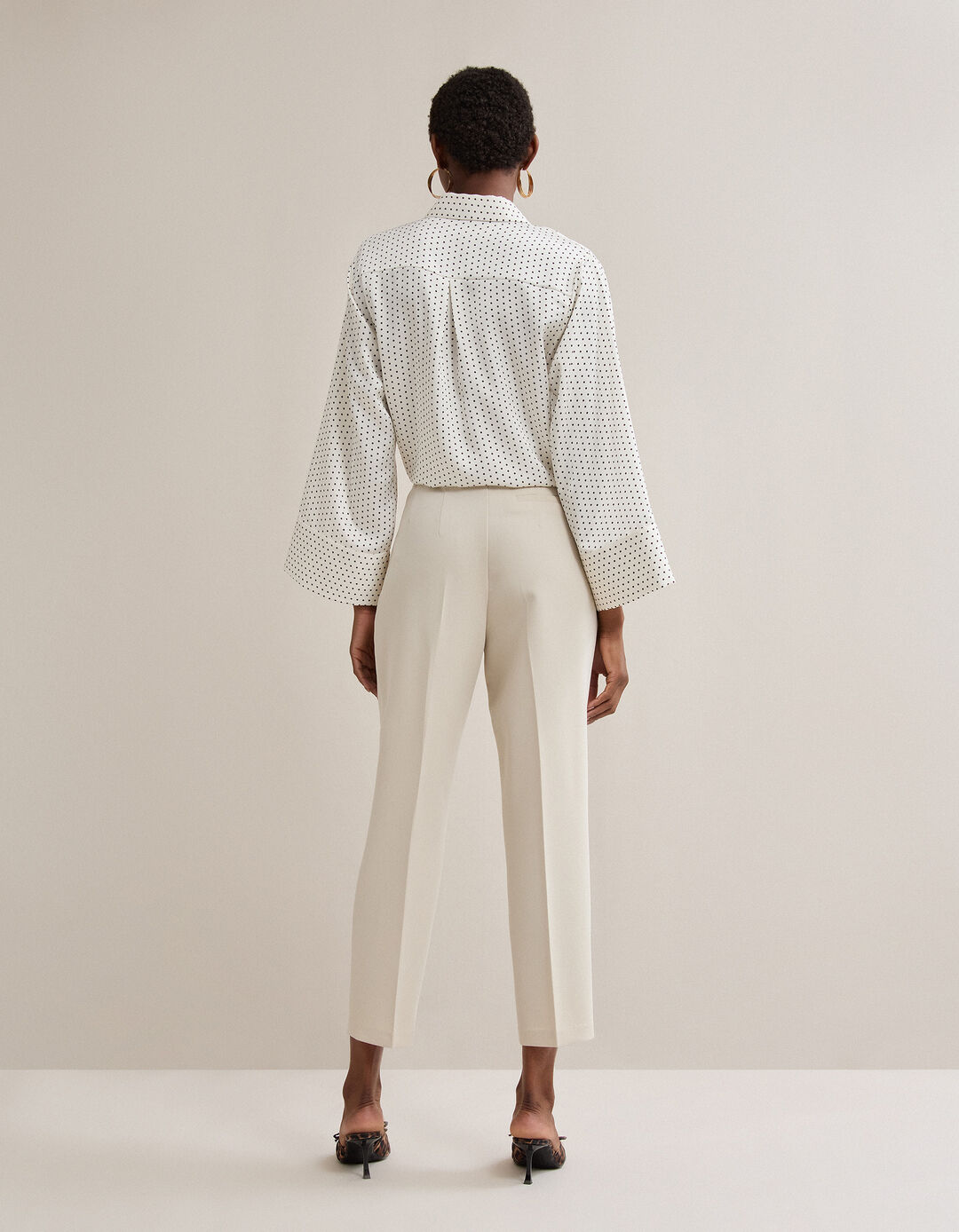 Cal&ccedil;as Cinta Subida, Mulher, Bege