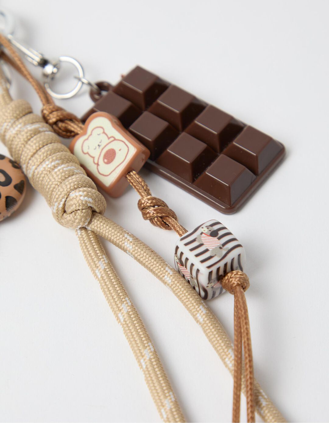 Porta-Chaves Charm Chocolate, Castanho