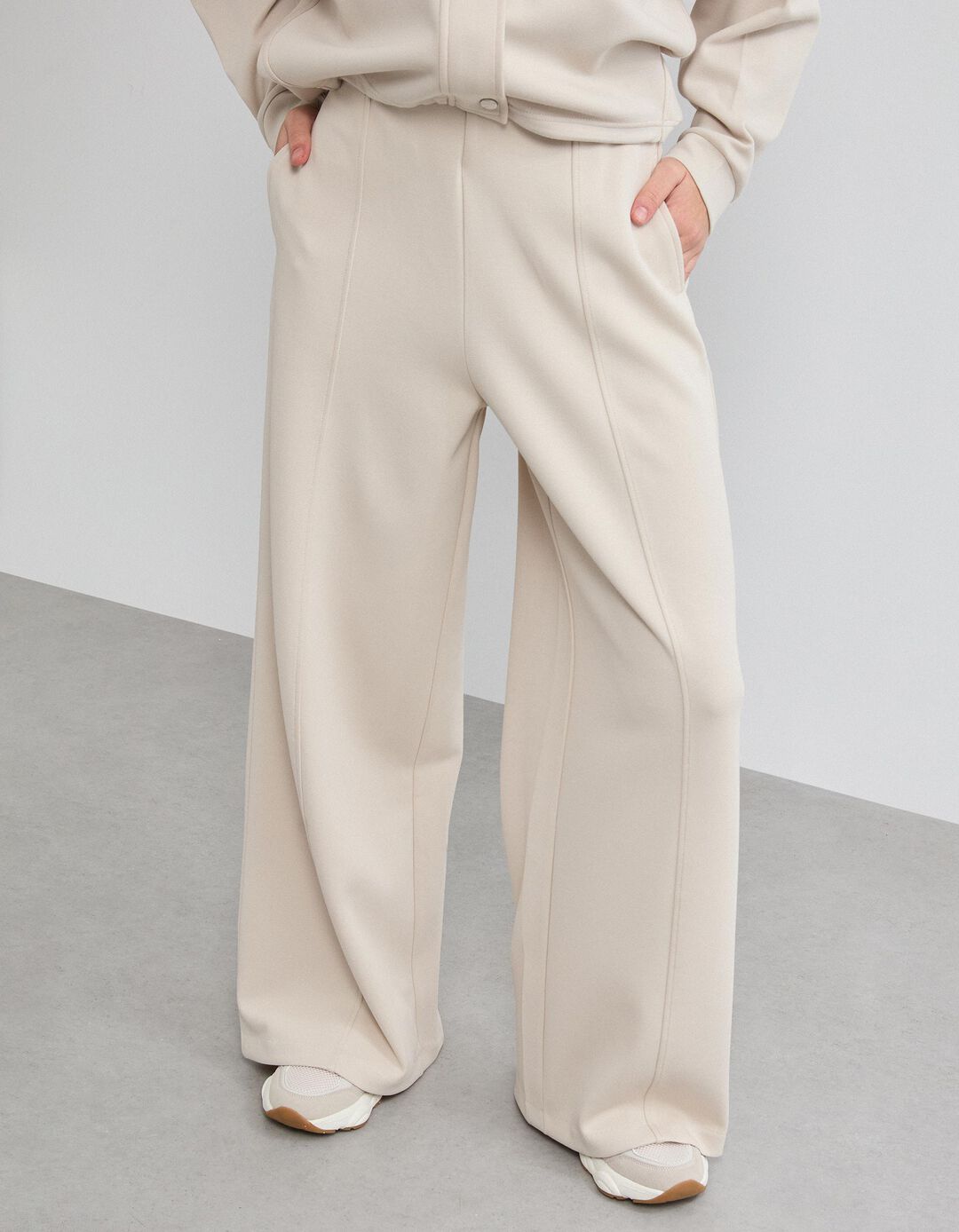 Cal&ccedil;as Piquet, Mulher, Bege