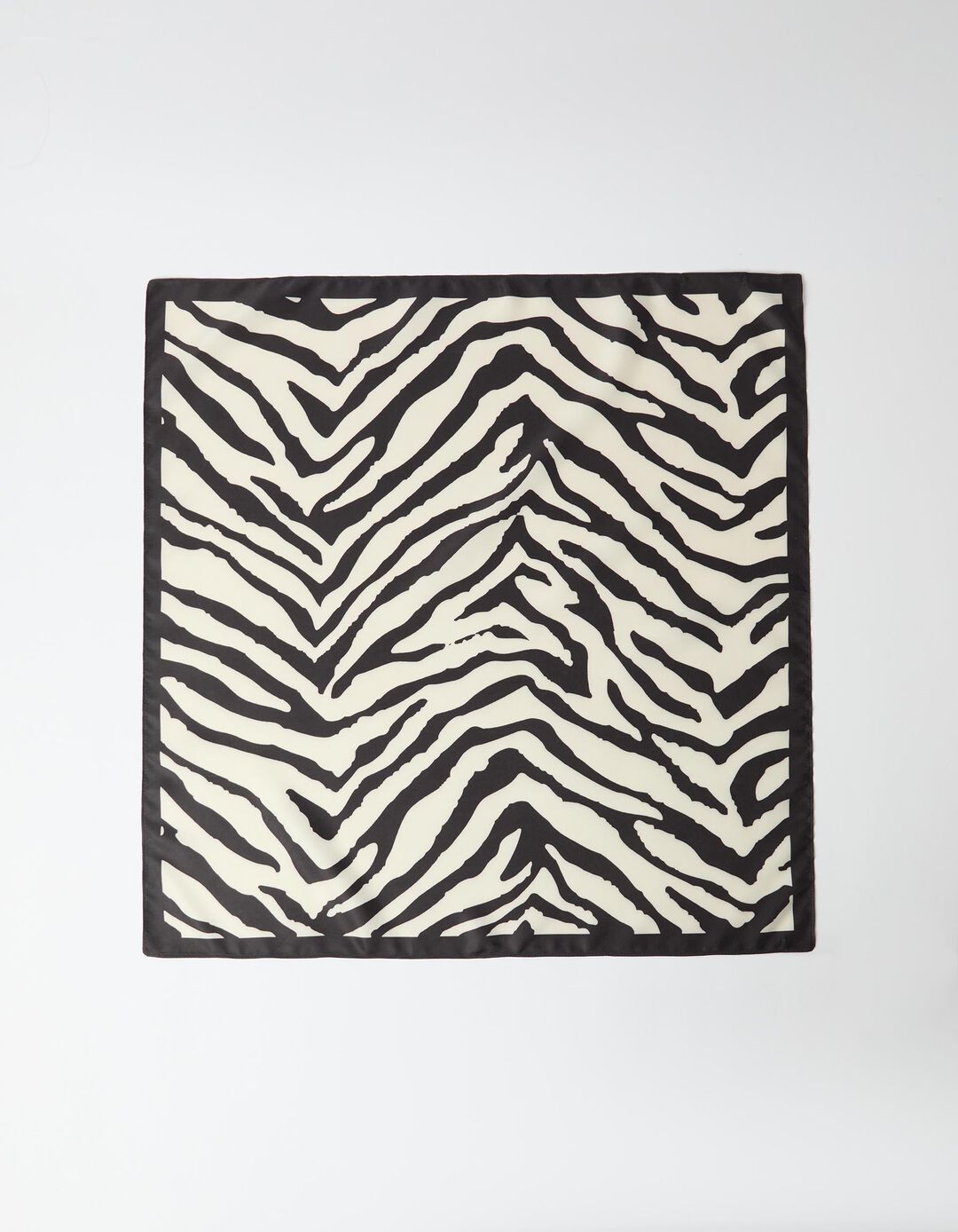 Len&ccedil;o Animal Print, Mulher, Preto