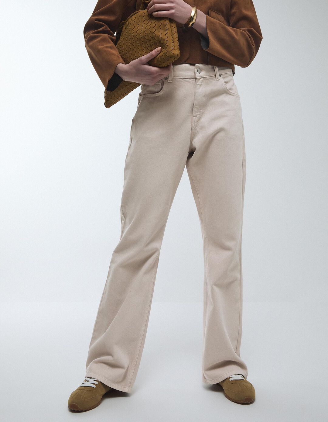 Cal&ccedil;as de Ganga, Mulher, Bege