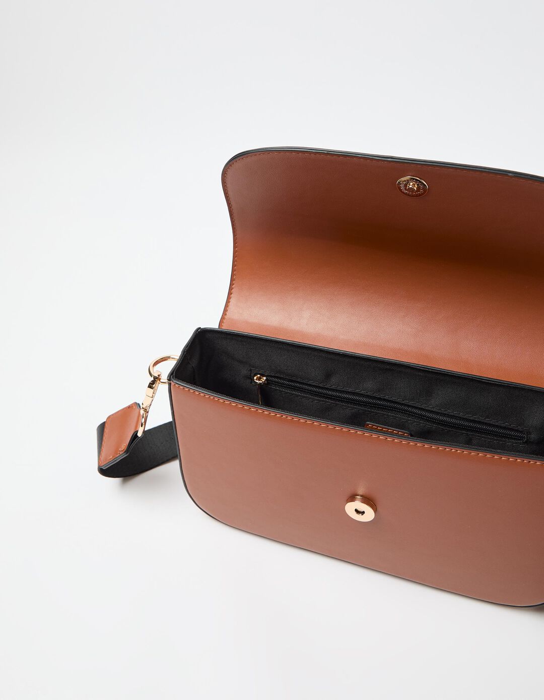 Mala Tiracolo, Mulher, Castanho