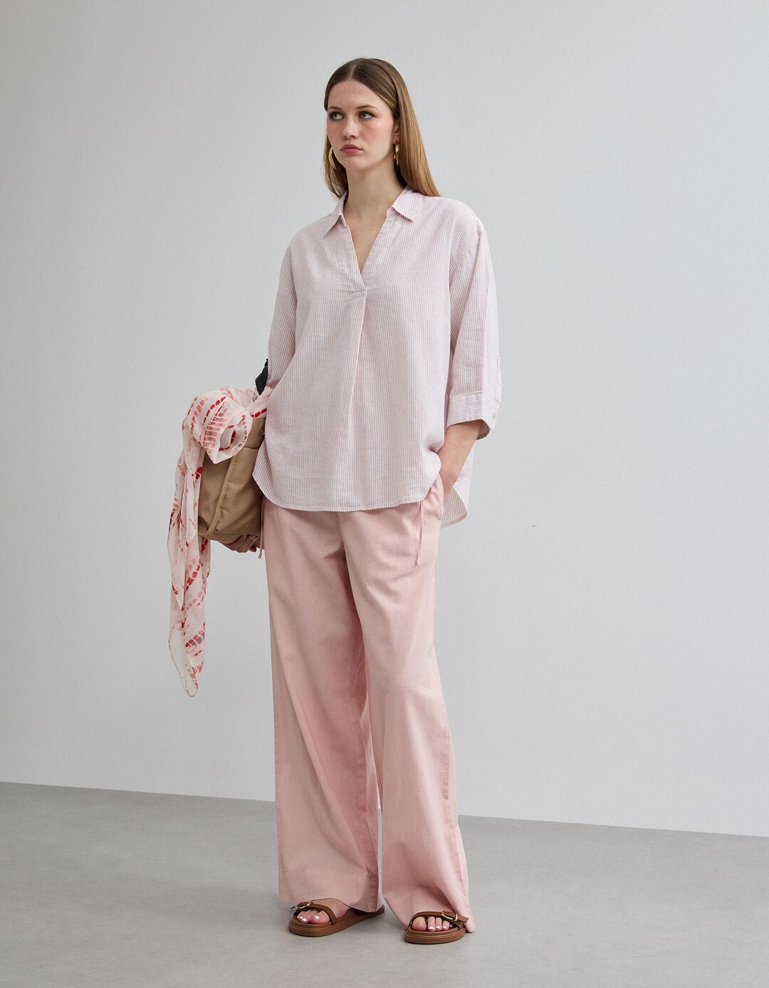 Cal&ccedil;as com Linho, Mulher, Rosa