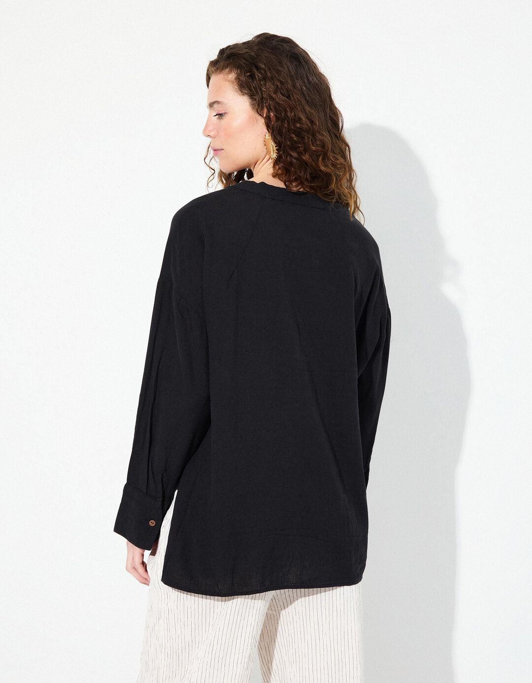 Blusa com Linho, Mulher, Preto