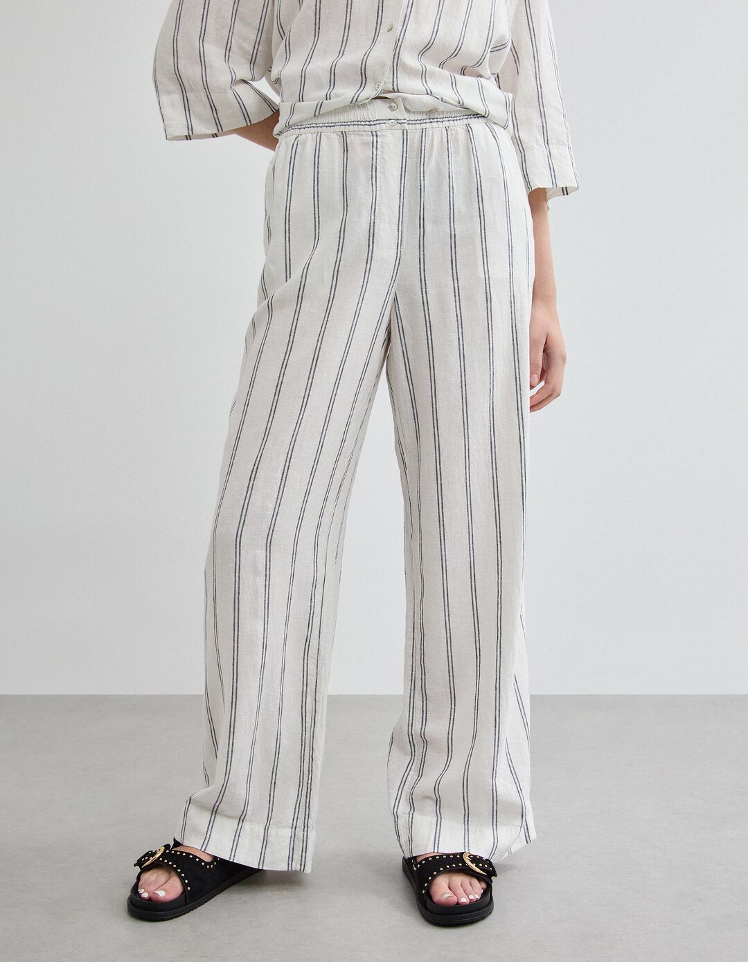 Cal&ccedil;as com Linho, Mulher, Cru