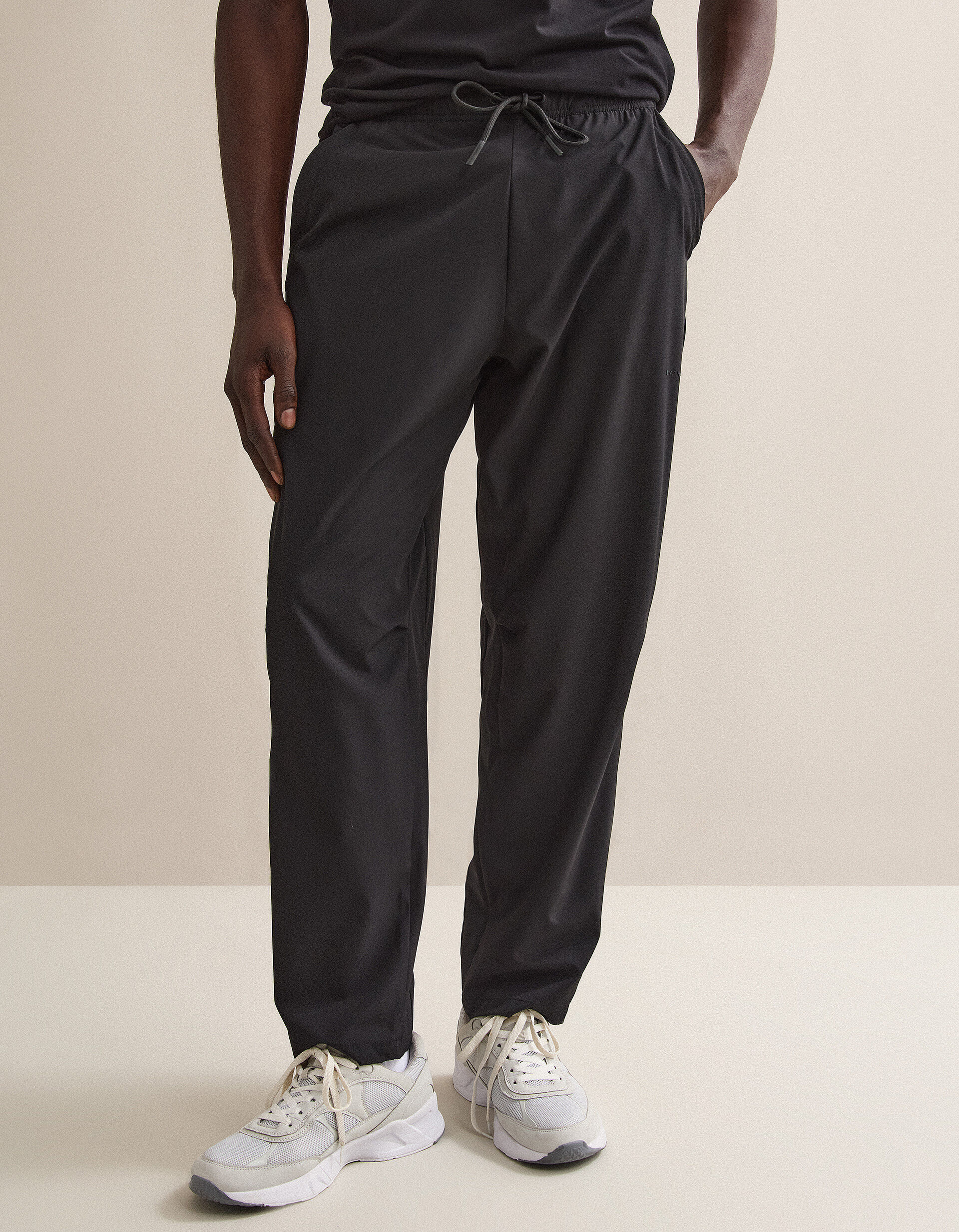 Comprar Online Cal&ccedil;as de Desporto, Homem, Preto