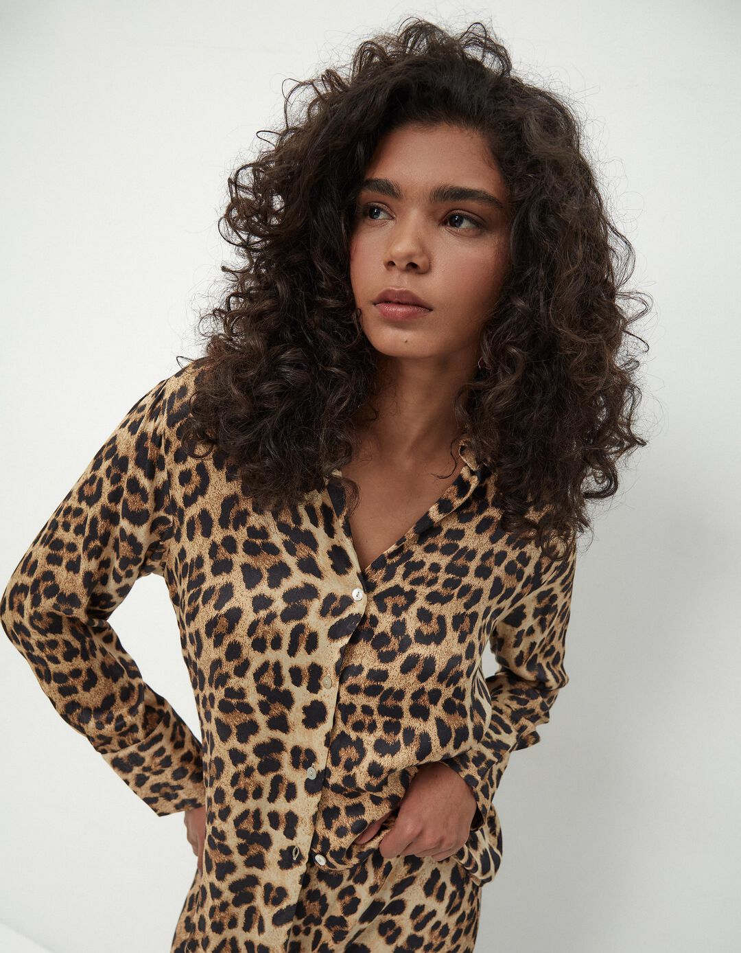 Blusa Acetinada, Mulher, Castanho