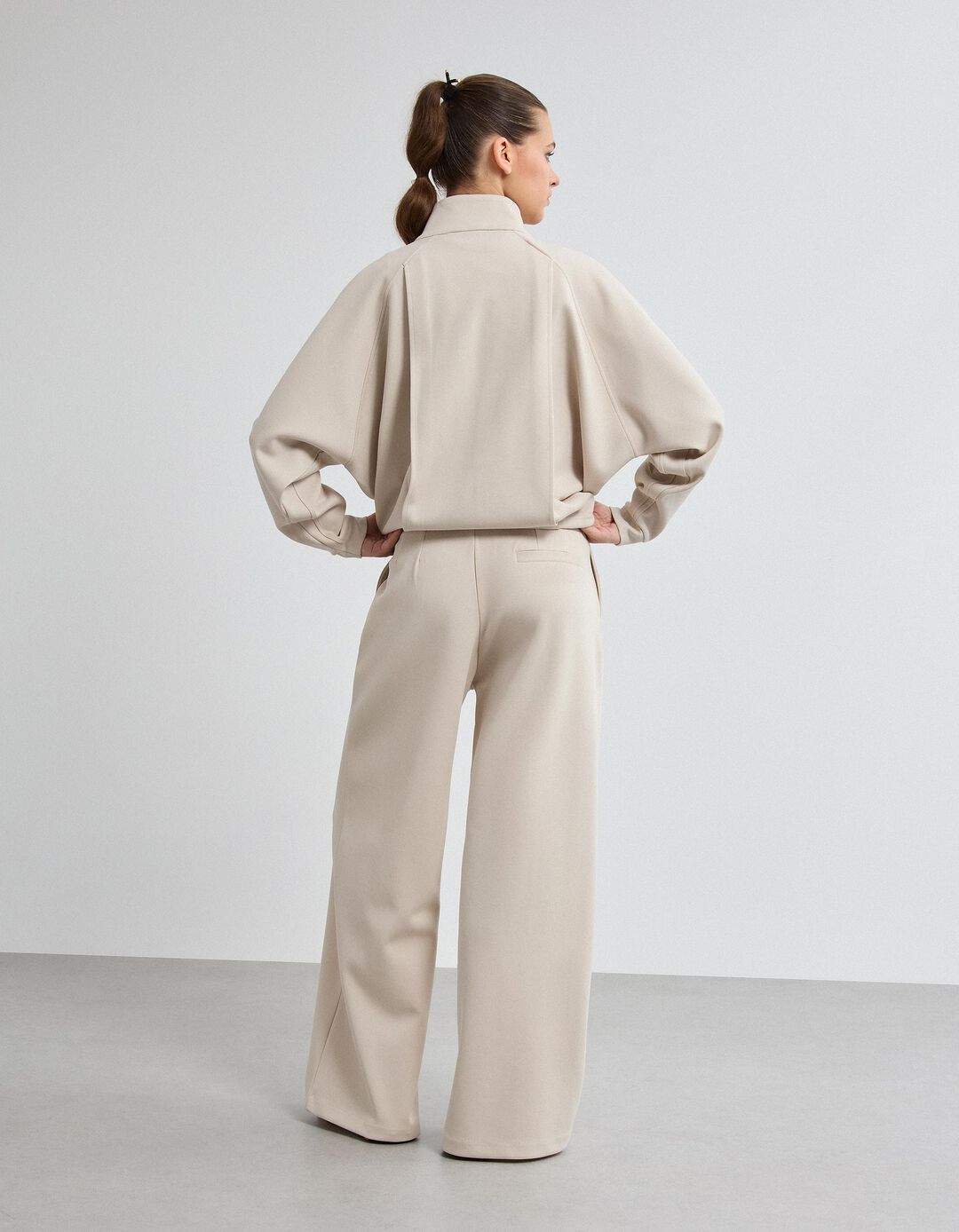 Cal&ccedil;as Piquet, Mulher, Bege