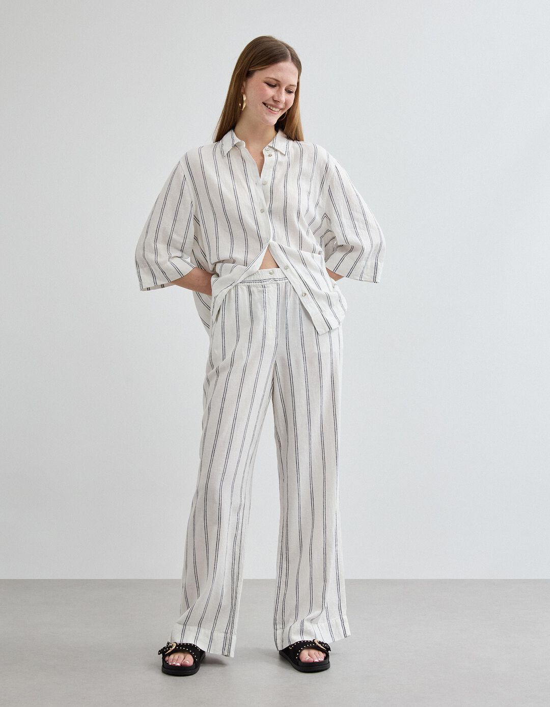 Cal&ccedil;as com Linho, Mulher, Cru