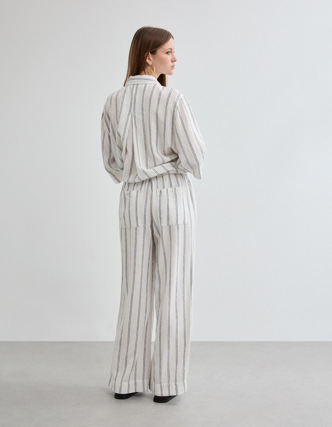 Cal&ccedil;as com Linho, Mulher, Cru